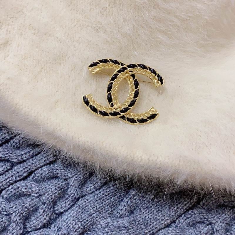 Chanel Brooch 07yxs37
